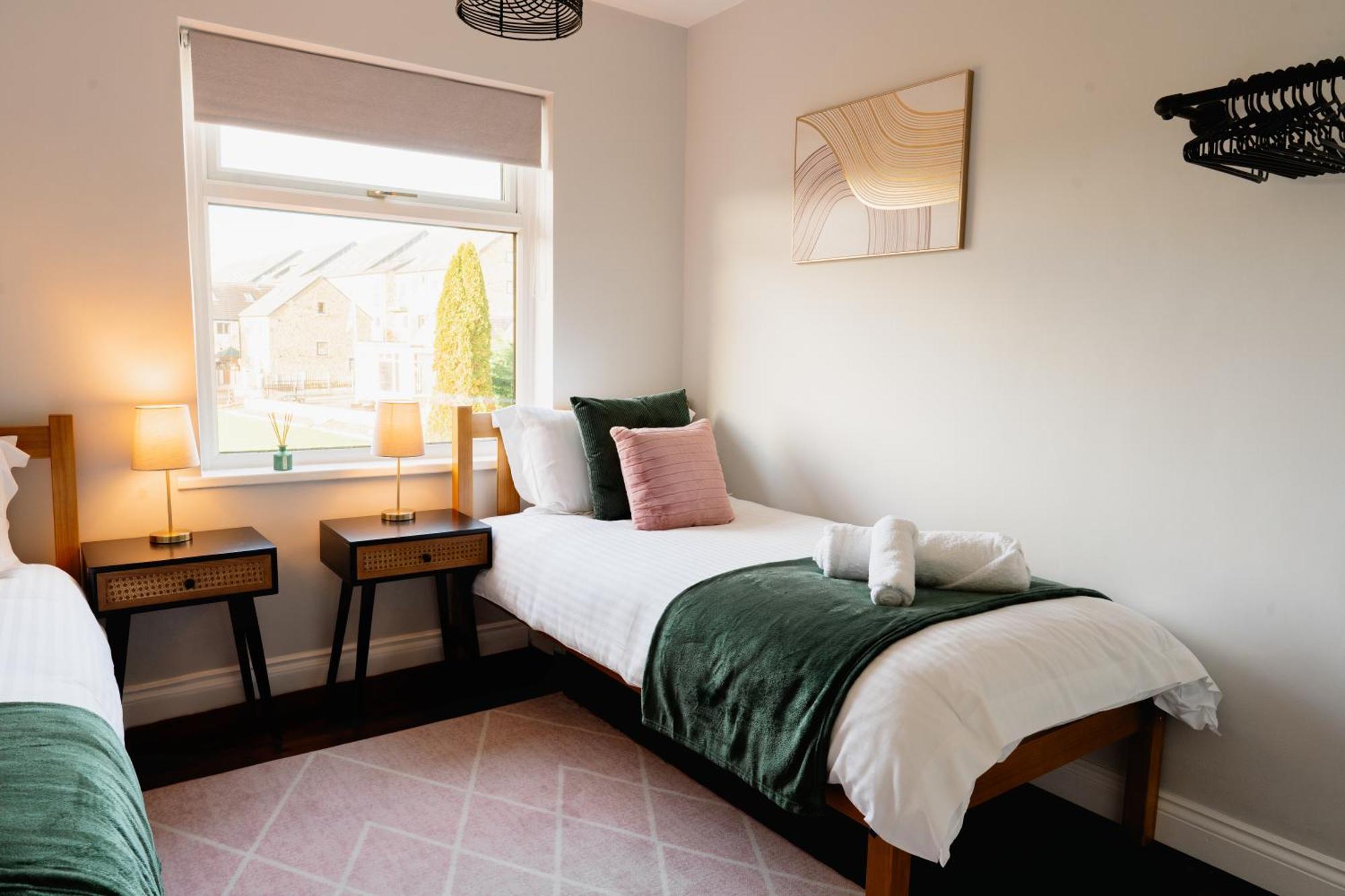 Дом отдыха Bowling Terrace By Above Rubies - Stylish, 3 Bedroom, Pet Friendly House In Скиптон