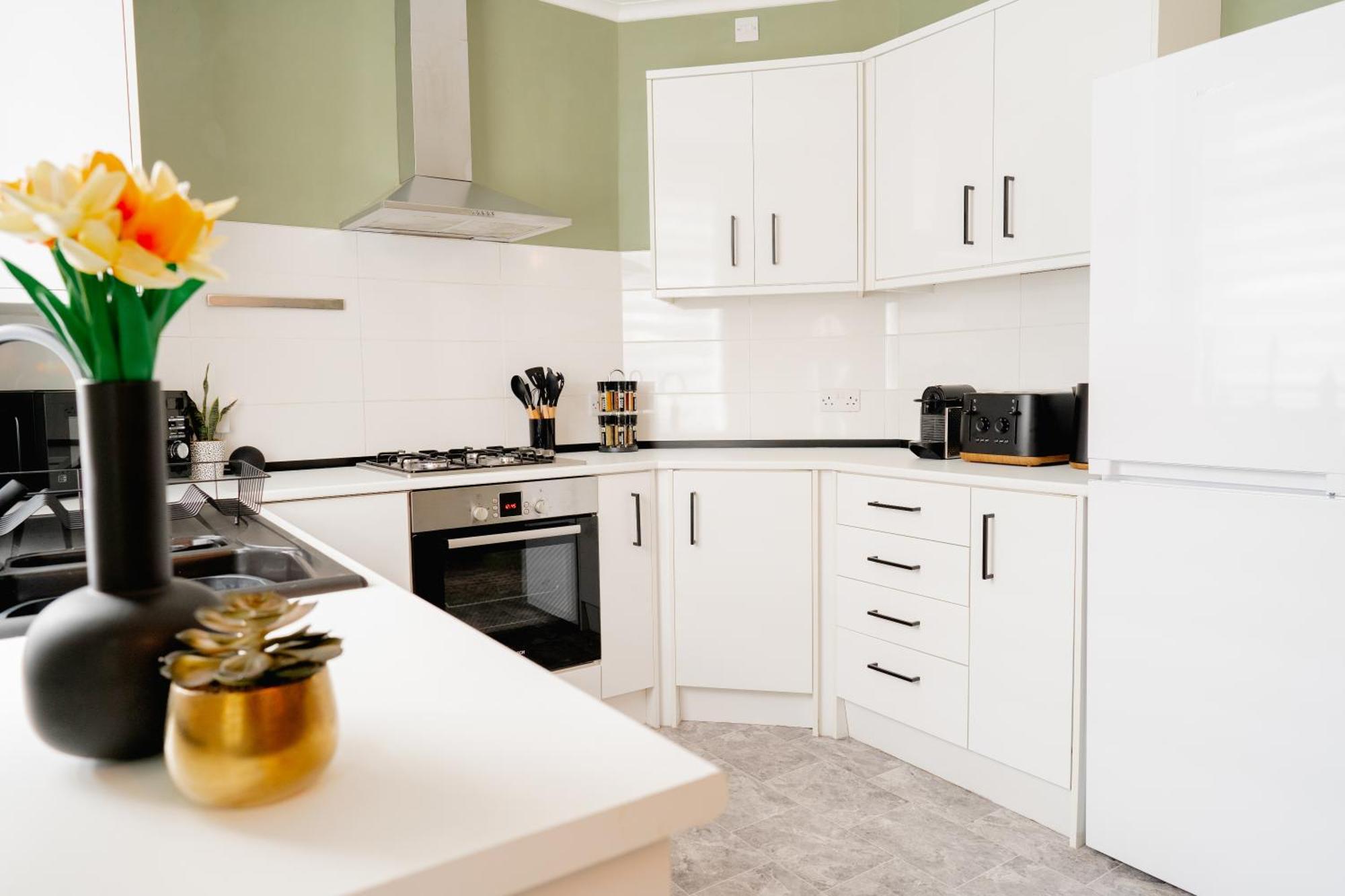 Дом отдыха Bowling Terrace By Above Rubies - Stylish, 3 Bedroom, Pet Friendly House In