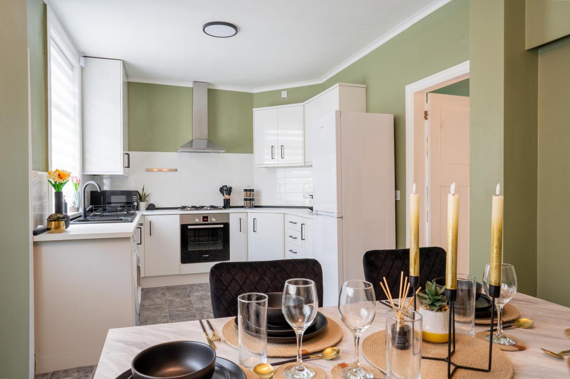 Дом отдыха Bowling Terrace By Above Rubies - Stylish, 3 Bedroom, Pet Friendly House In